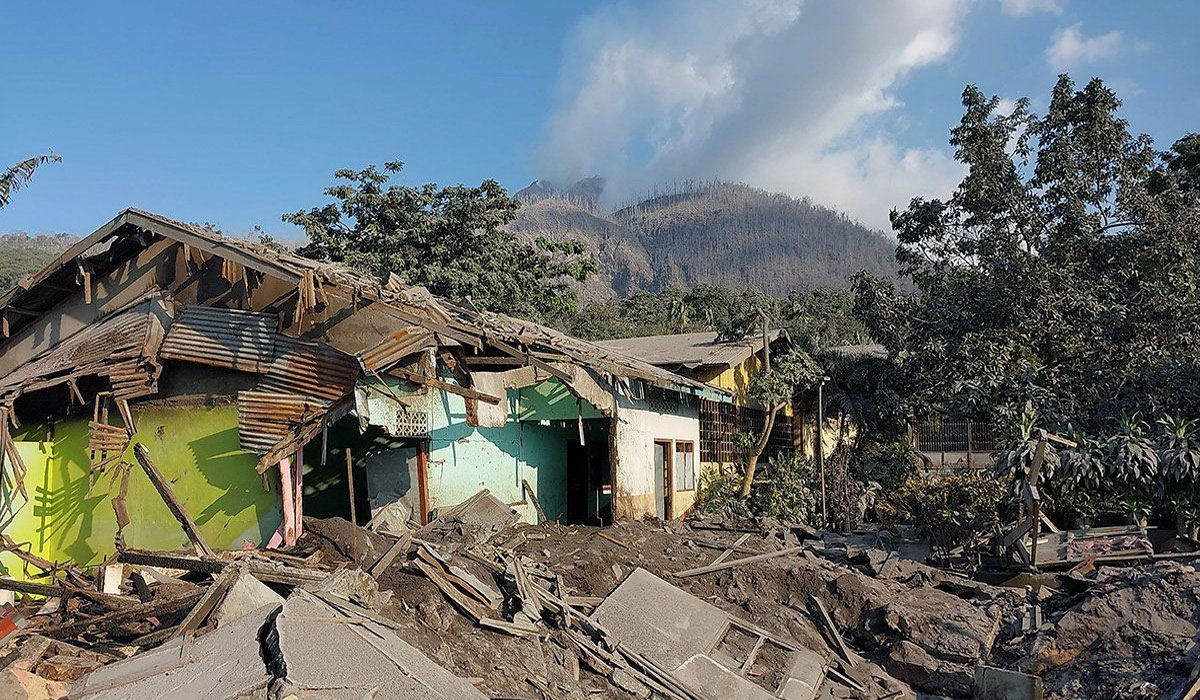 Warga Panik! Gunung Lewotobi Laki-Laki Kembali Meletus, Kolom Abu Capai 1 Km
