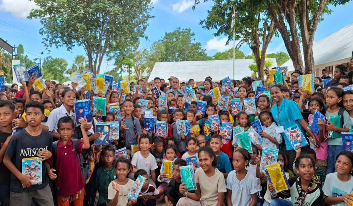 Bikin Kaget! Gibran Rakabuming Raka Tinjau SD Kaniti Kupang, Bantuan Chromebook Langsung Dibagikan! Bikin Kaget! Gibran Rakabuming Raka Tinjau SD Kaniti Kupang, Bantuan Chromebook Langsung Dibagikan!